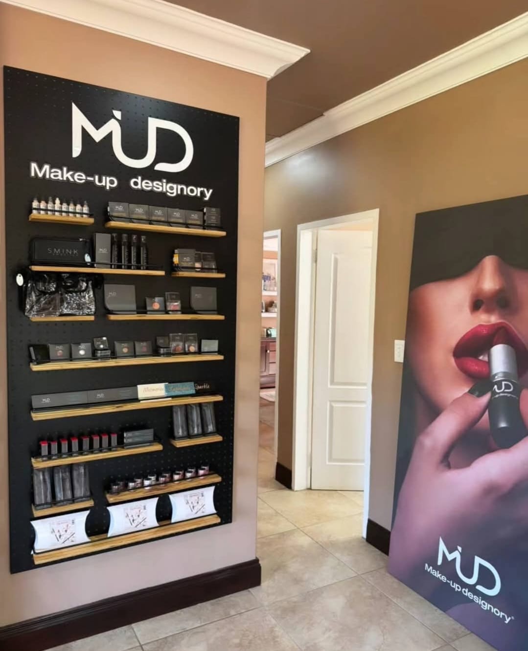 MUD Retail Wall