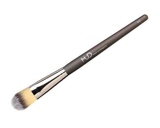 #940 Foundation Synthetic Brush